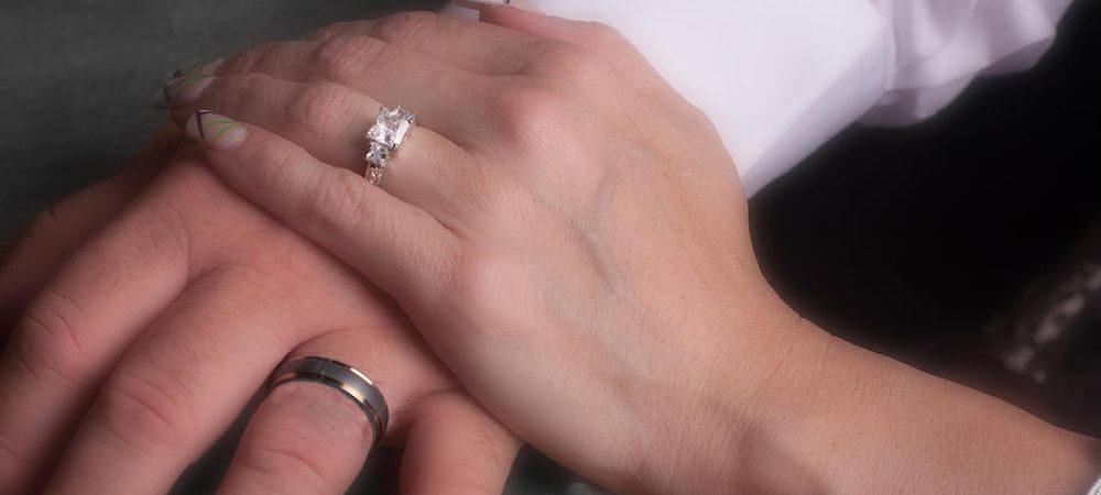 hands-with-wedding-rings-gunter-nezhoda